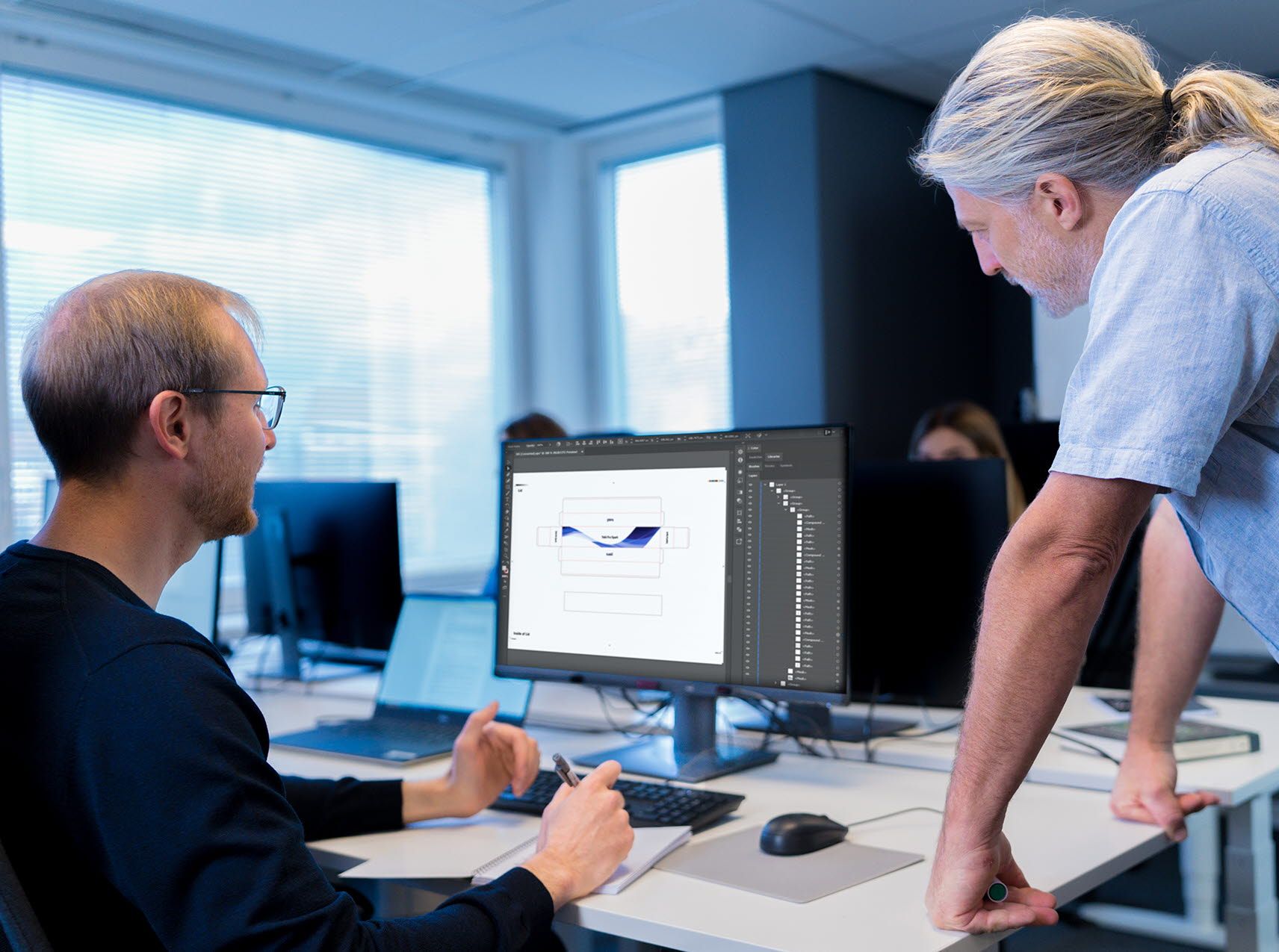 Instructor in a Tobii classroom - eye tracking course