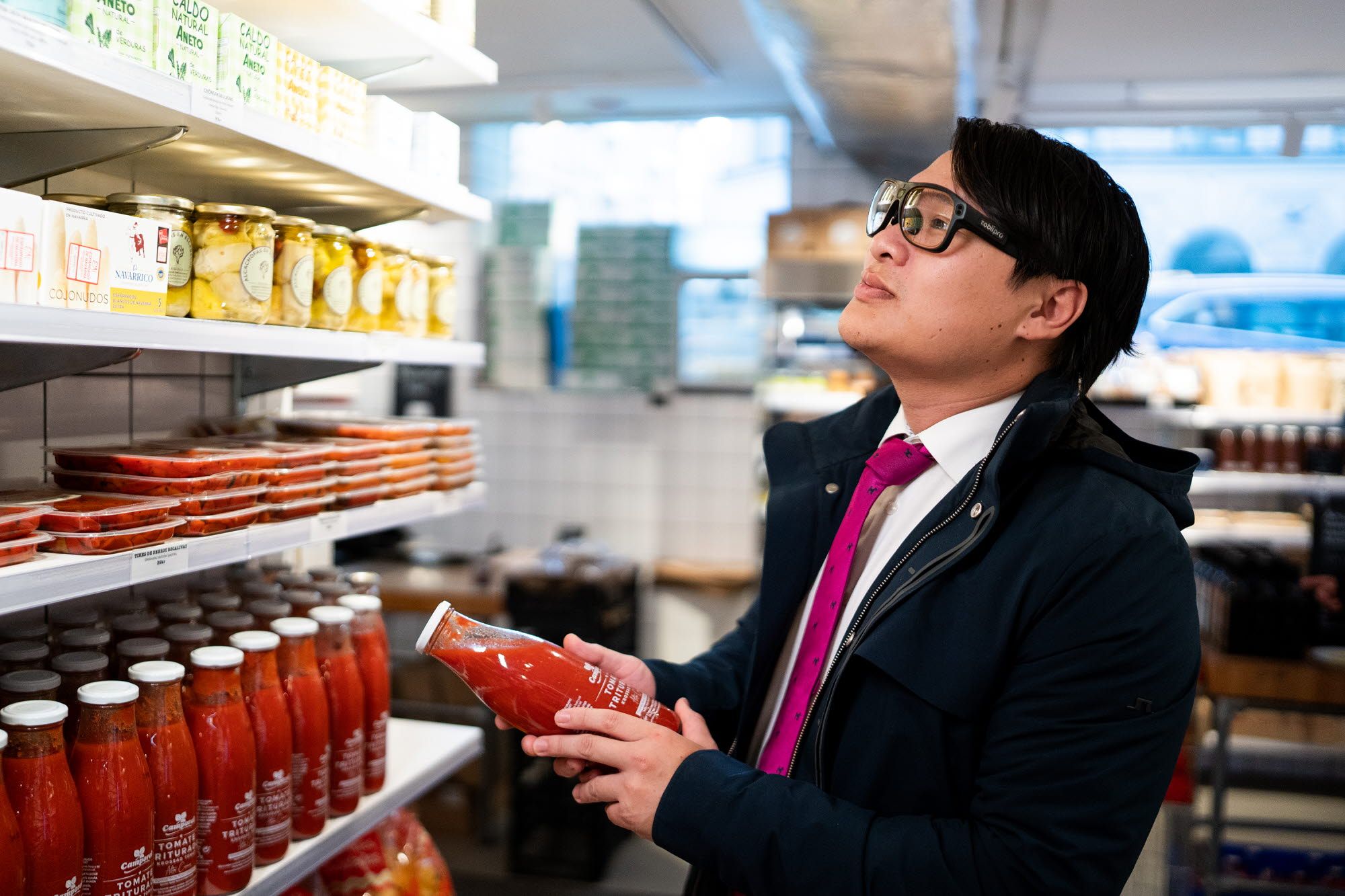 Man shopping in a store using Tobii Pro Glasses 3